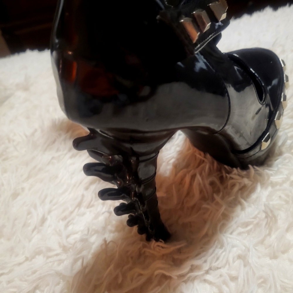 Spine stilettos
